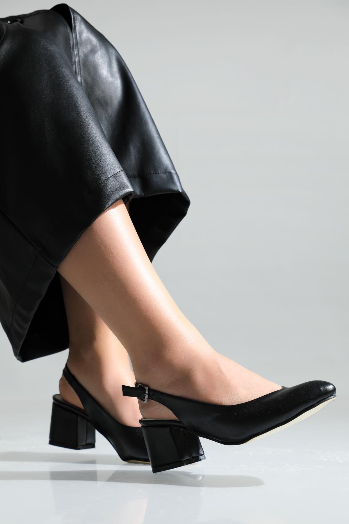 Arkası Açık Kalın Topuklu Ayakkabı Sıyah Kadın Ayakkabı N-7501 Kadın Alçak Topuklu Carla Bella 180326264