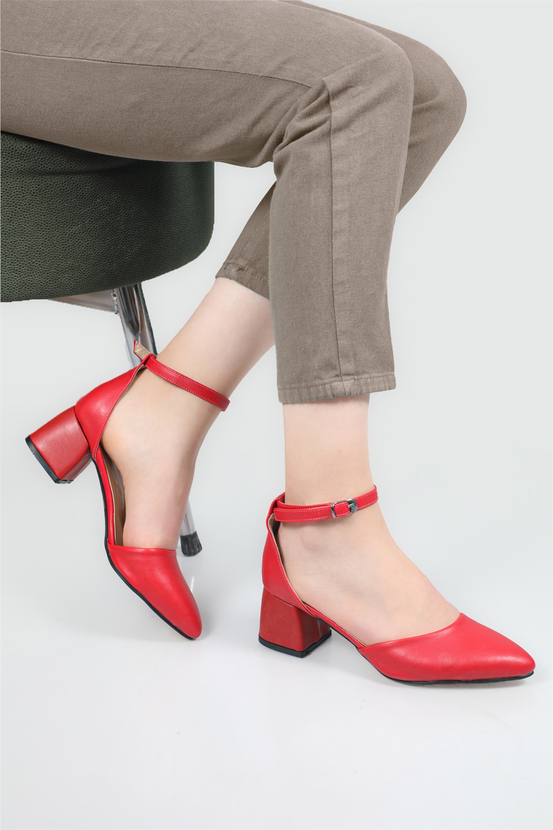 Carla Bella Bilekten Tokalı Alçak Topuklu Kırmızı Kadın Ayakkabı DR-05