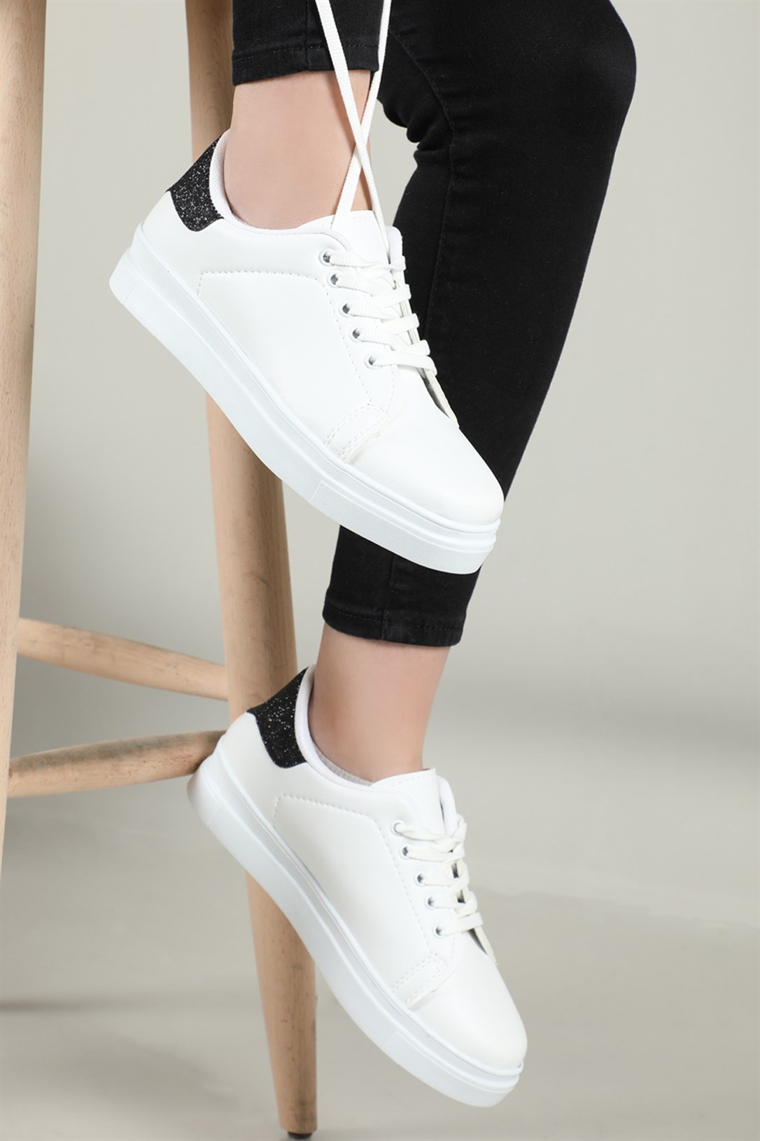 Carla Bella Sneakers Beyaz Siyah Taşlı Kadın Spor Ayakkabı F-450