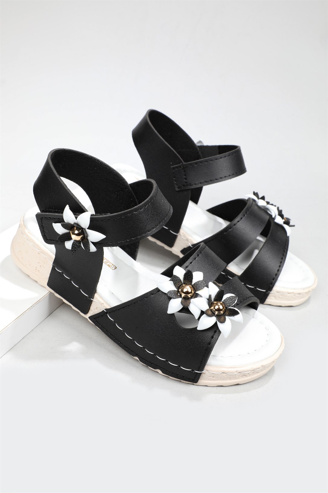 Çiçekli Cırtlı Rahat Siyah Çocuk Sandalet 2455 Çocuk Sandalet Beınsteps Beinsteps 2455 22Y