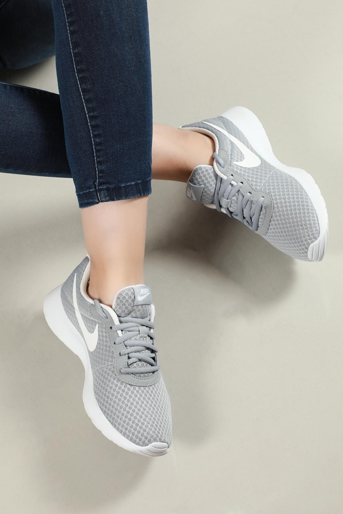 Günlük Koşu Yürüyüş Gri Byz Unisex Ayakkabı 812655-010 Unisex Günlük ayakkabı Nike 182172304