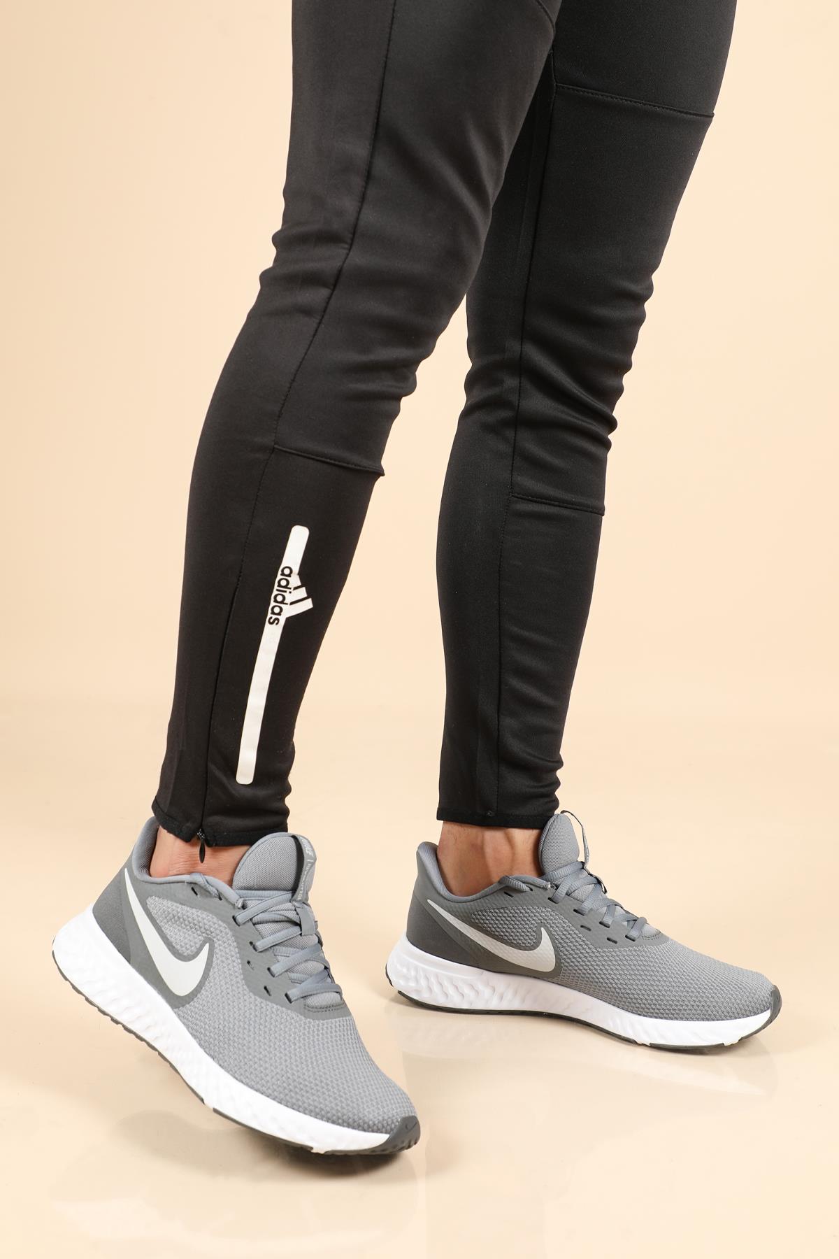 Günlük Koşu Yürüyüş Gri Platin Erkek Spor Ayakkabı BQ3204-005 Erkek Koşu / yürüyüş Nike NIKE BQ3204-005 REVO