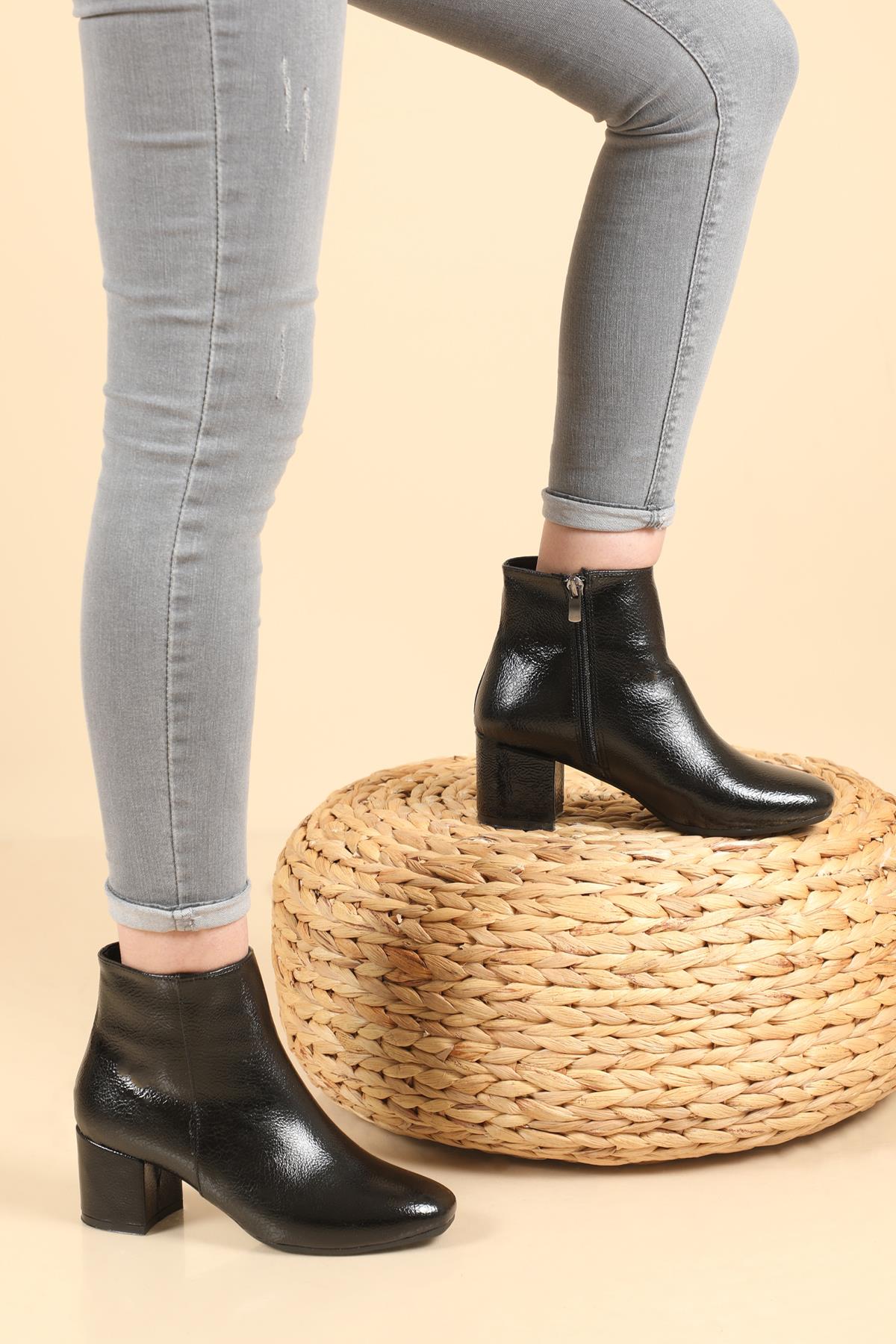 Günlük Topuklu Siyah Kırışık Kadın Bot V-0064 Kadın Günlük Conford Bot Carla Bella VİENTO V-0064 BOT