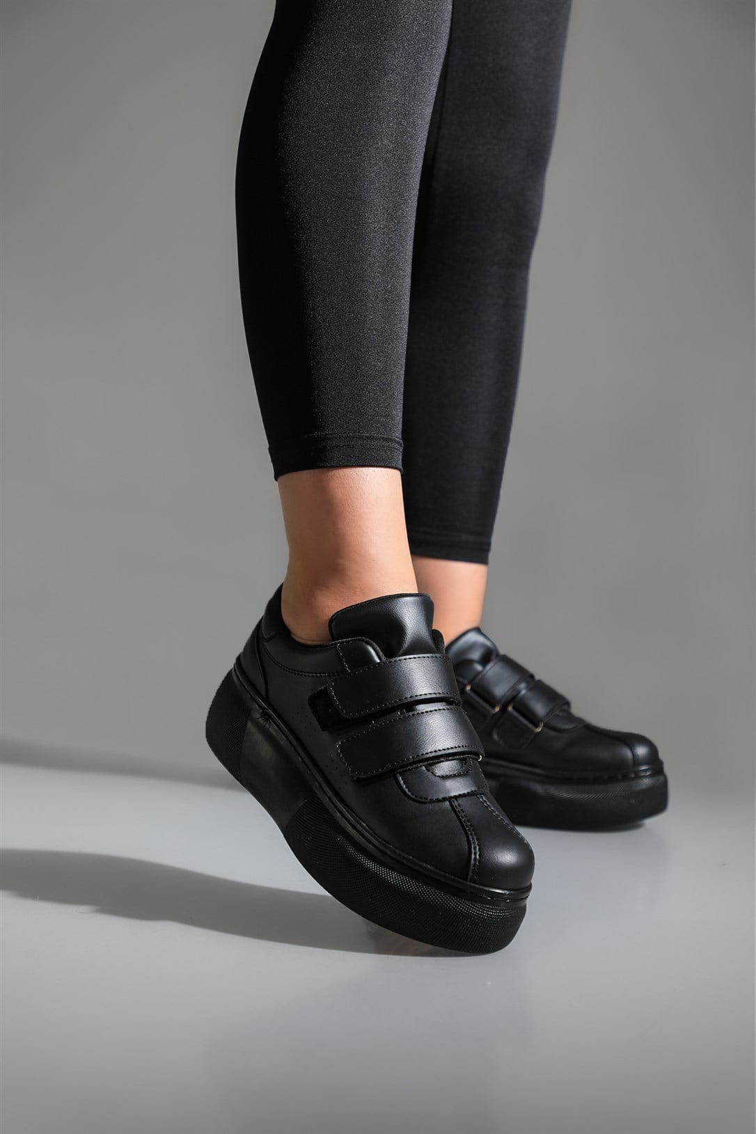Hafif Kalın Tabanlı Rahat Günlük Casual Yürüyüş Siyah Kadın Spor Ayakkabı HELEN Kadın Sneaker Beınsteps Beinsteps Ş-20 Helen 22K