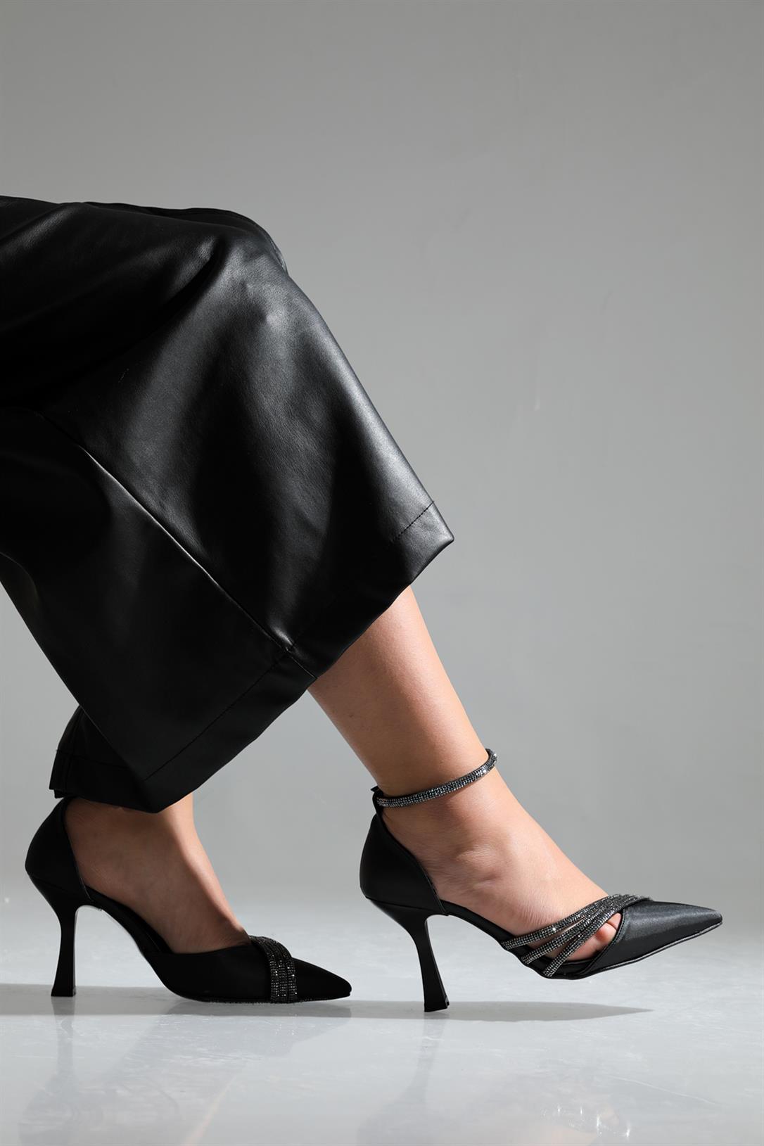 Kadeh Ökçeli Taşlı Abiye Stiletto Siyah Saten Kadın Ayakkabı SÇ-03K Kadın Stiletto Carla Bella My Bella SÇ-03K 23Y