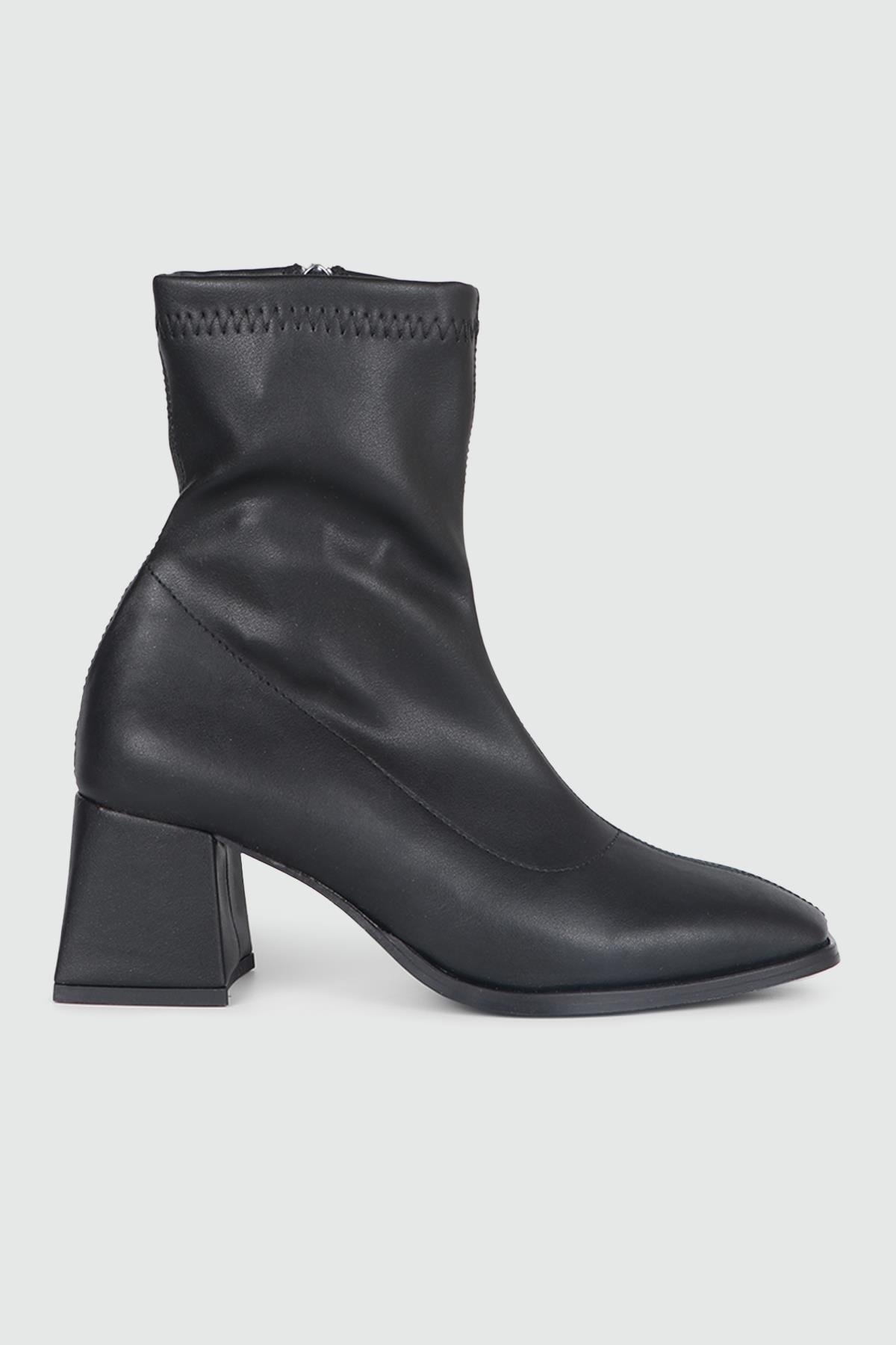 Kadeh Topuklu Sivri Burun Şık Siyah Kadın Ayakkabı MB-2001 Kadın Klasik Topuklu Bot MyBella My bella MB-2001 KADIN 24K