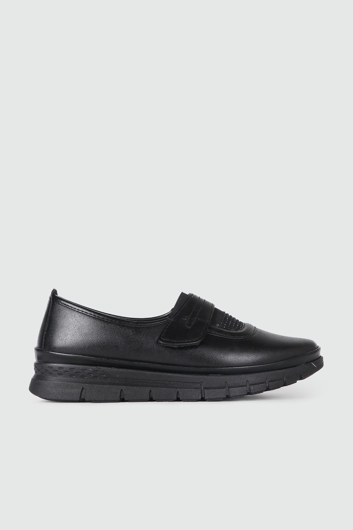 Ortapedik Taban Günlük Rahat Siyah Kadın Ayakkabı 24-124 Kadın Günlük Ayakkabı Wanetti Wanetti 24-124 ATM Kadın 24Y