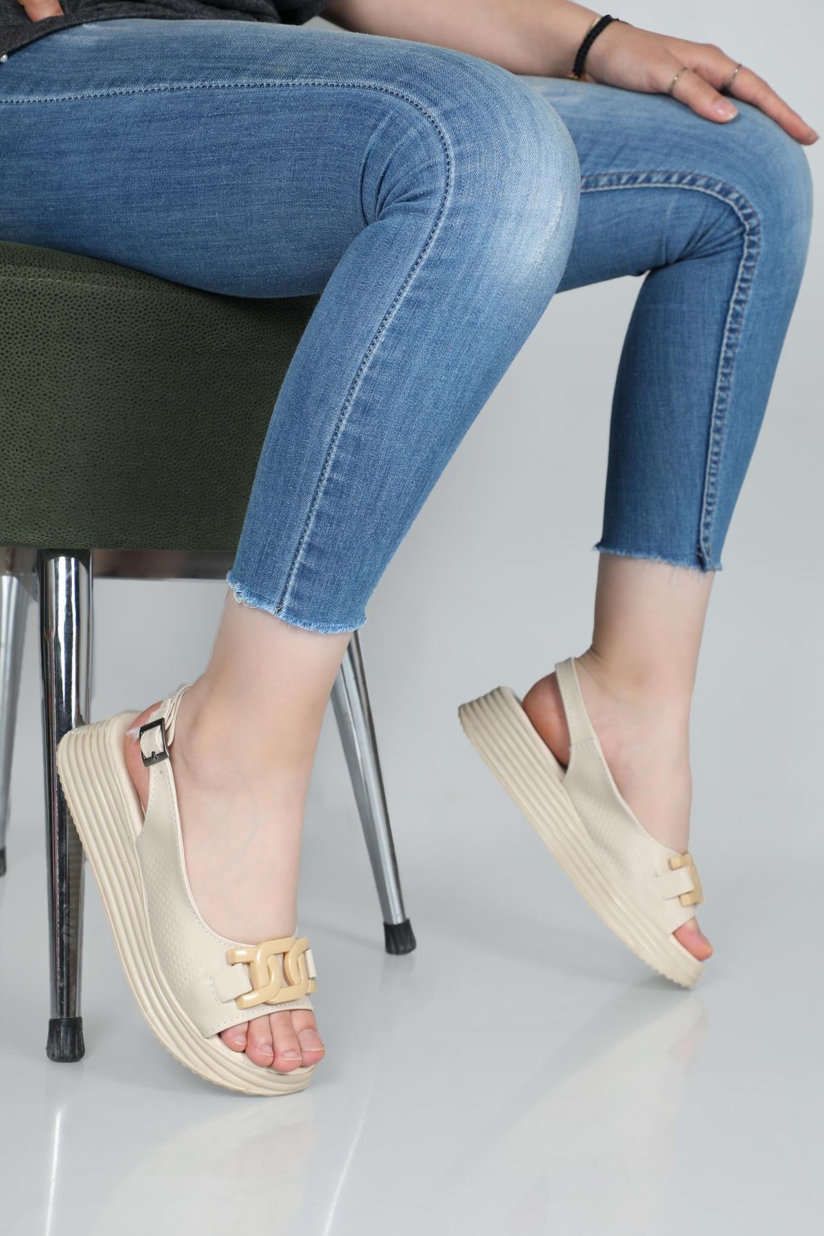 Rahat Taban Düz Bej Kadın Sandalet S-22190 Kadın Düz Sandalet Carla Bella Carla Bella S-22190 22y