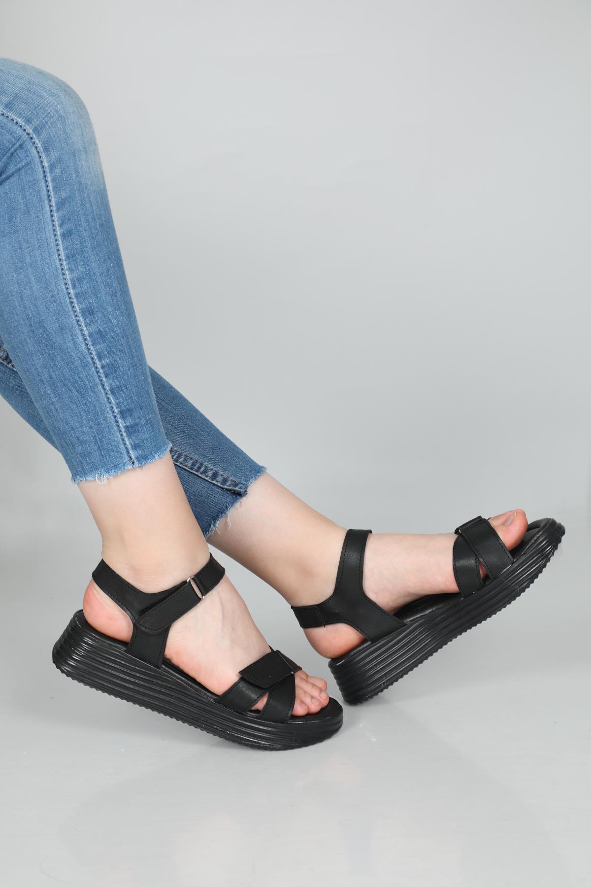 Rahat Taban Düz Siyah Kadın Sandalet S-22205 Kadın Düz Sandalet Carla Bella Carla Bella S-22205 22Y