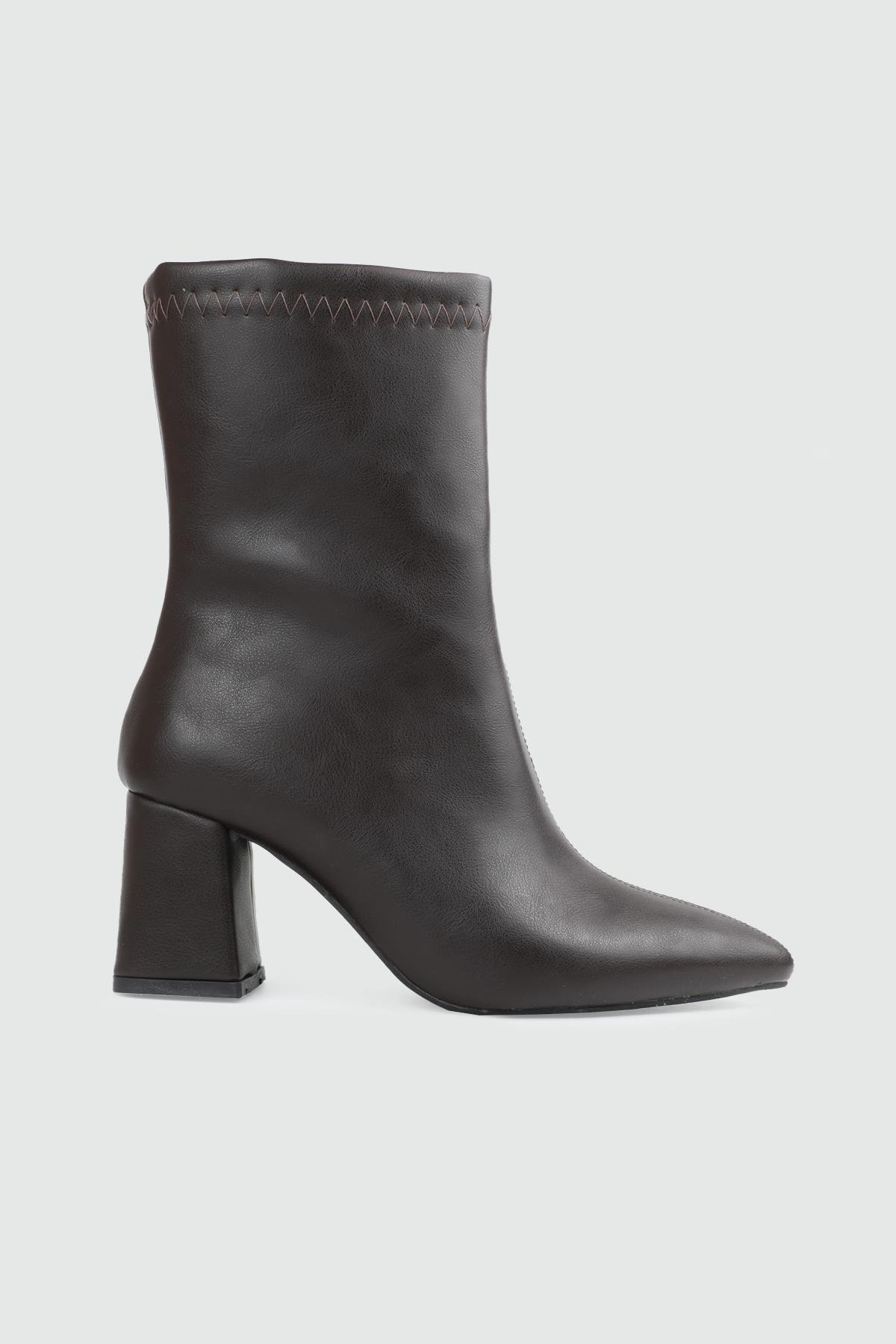 Sivri Burun Rahat Kahve Blok Topuk Klasik Kadın Bot MY BELLA TRB-100 Kadın Klasik Topuklu Bot MyBella MY BELLA TRB-100 Kadın 25K