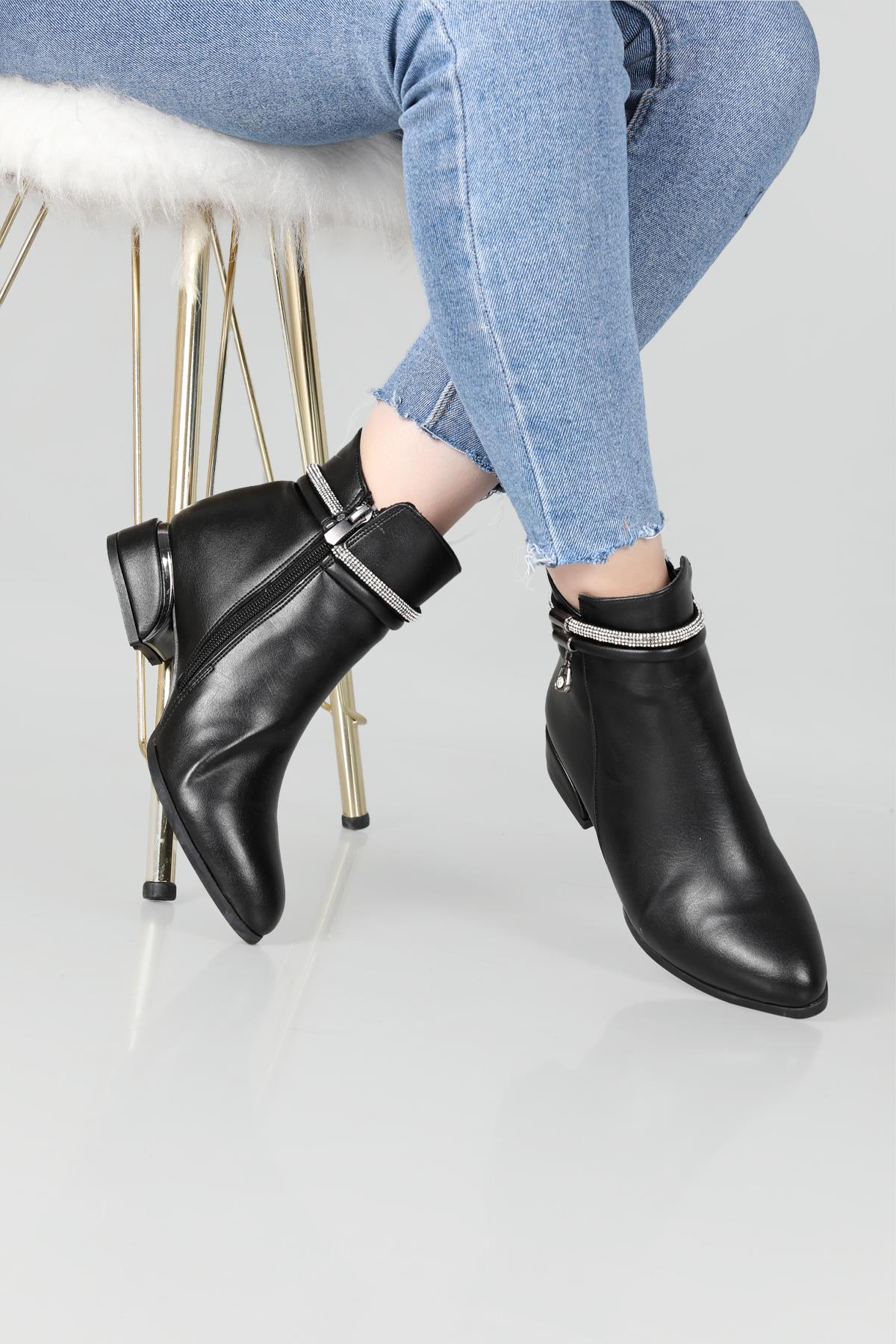 Taşlı Alçak Topuklu Siyah Kadın Bot E-603 Kadın Günlük Conford Bot Carla Bella My Bella E-603 Taşlı Toka 22K