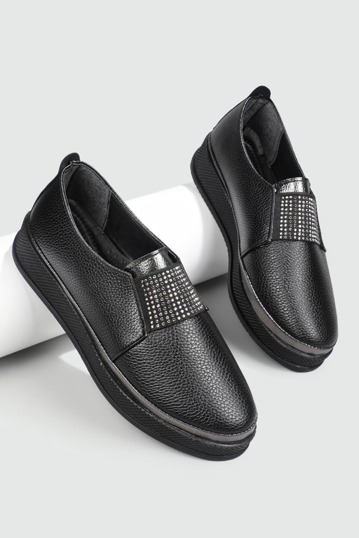 Taşlı Lastikli Rahat Günlük Siyah Kadın Ayakkabı 171 Kadın Günlük Ayakkabı Carla Bella İZ-AY 171 POLİ 22Y