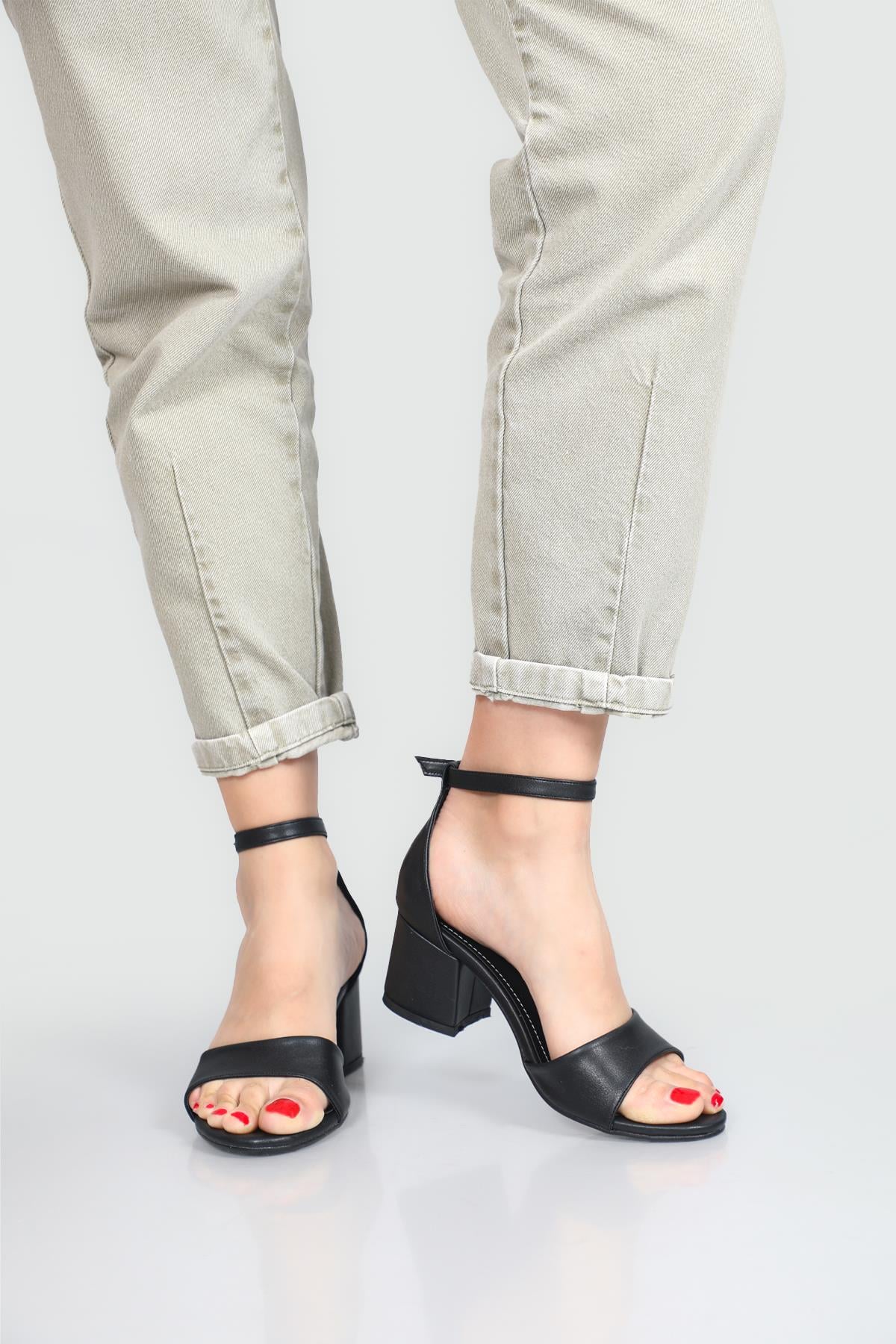 Tek Bant Günlük Alçak Topuklu Siyah Kadın Ayakkabı K-80 Kadın Alçak Topuklu Carla Bella Carla Bella K-80 Tek Bant 22Y