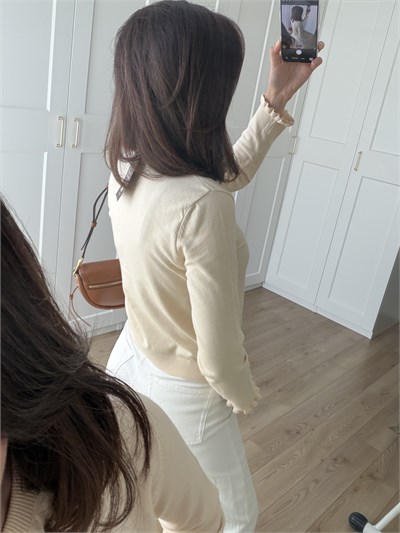 Bej Rengi Yumuşak Fırfır Detaylı Triko Hırka 