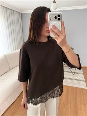 Dantel Detaylı Kahve Rengi Tişört
