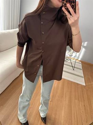 Dik Yakalı Kahve Rengi Gömlek