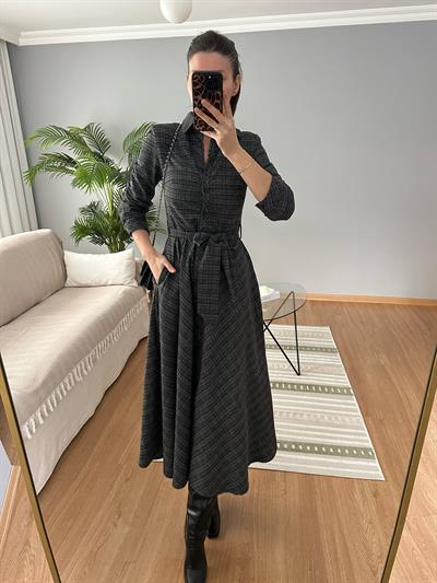 Ekose Desenli Füme Kuşaklı Elbise 