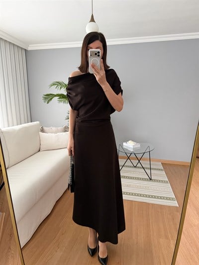 Evienne Kayık Yaka Kahve Rengi Elbise
