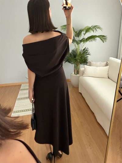 Evienne Kayık Yaka Kahve Rengi Elbise