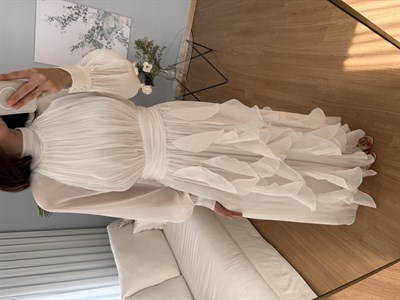 Farliya Parlak Beyaz Uçları Volanlı Elbise 