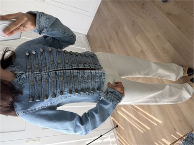 Fit Kesim Düğme Detaylı Denim Ceket 