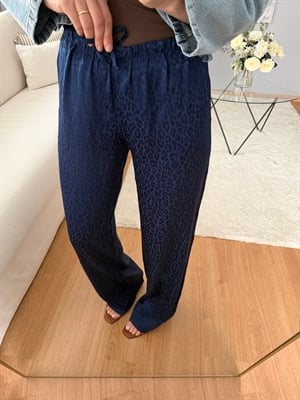 Jakarlı Lacivert Renk Beli Lastikli Pantolon