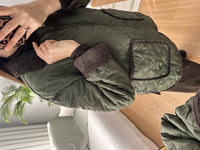 Kadife Detaylı Yeşil Renk Kapitone Mont