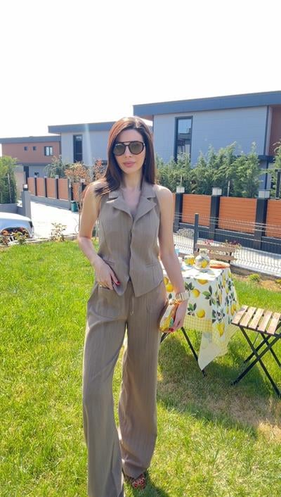 Kahve Sırt Dekolteli Yelek Takım