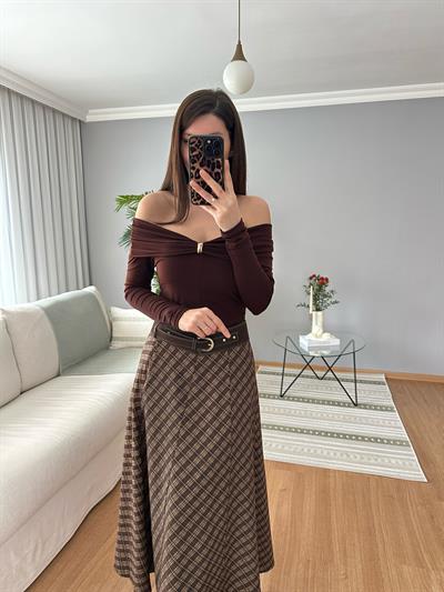 Kayık Yaka Kahve Rengi Bluz