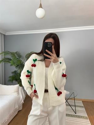 Kirazlı Ekru Renk Hırka