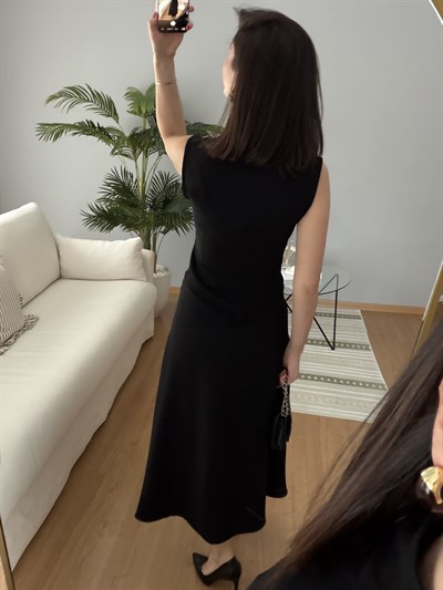 Lumino Yırtmaçlı Siyah Elbise 