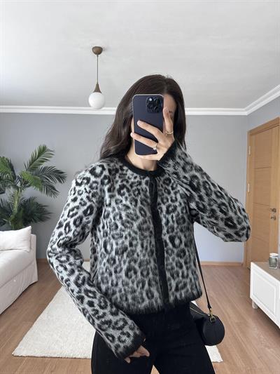 Siyah Leopar Desenli Yün Hırka 