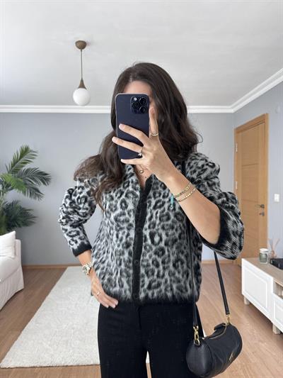 Siyah Leopar Desenli Yün Hırka 