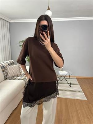 Uçları Asimetrik Saten Dantelli Kahve Bluz