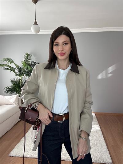 Yakası Deri Detaylı Bej Ceket