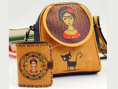 Frida Figürlü Küçük Postacı Çanta Siyah ve Küçük Cüzdan Hardal Kombin