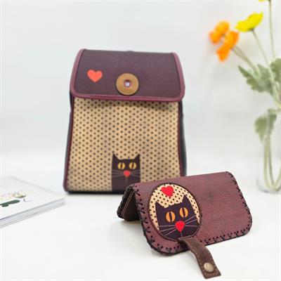 Kedi Aşkı Figürlü Kapaklı Sırt Çantası Siyah, Büyük Cüzdan Bordo Etnik Bohem Style Kombin