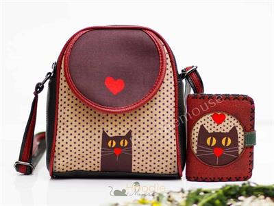 Kedi Aşkı Figürlü Küçük Postacı Çanta Siyah ve Küçük Cüzdan Bordo Kombin