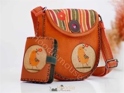 Kus Figurlu Tasarımlı Capraz Örgulu Kol Cantası ve Cuzdan Kombin – Taba