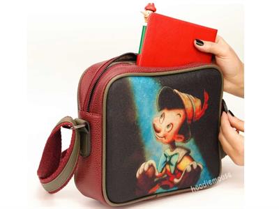 Pinokyo Tasarımlı Orta Boy Postacı Çanta / Bordo