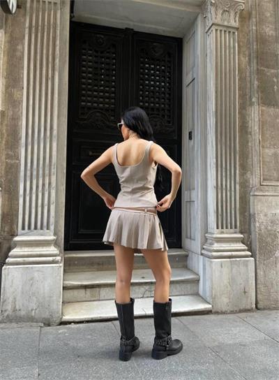 ASKILI CROP BLUZ KARE YAKA KEMER DETAYLI - Bej