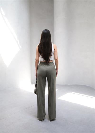 Arkasi Lasti̇kli̇ Pi̇leli̇ Dökümlü Wide Leg Pantolon