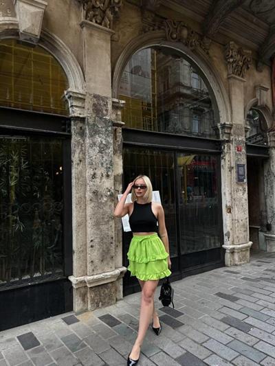 BEL LASTİKLİ KAT FIRFIR DETAYLI KISA ETEK - Neon Yeşil