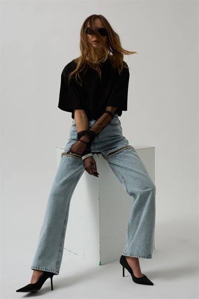 Bacak Dekolteli Taşlı Jean