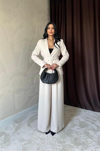 Bej Cep Kapaklı Ve Kemerli Ceket