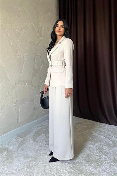 Bej Cep Kapaklı Ve Kemerli Ceket