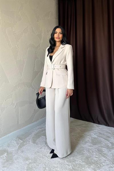 Bej Cep Kapaklı Ve Kemerli Ceket