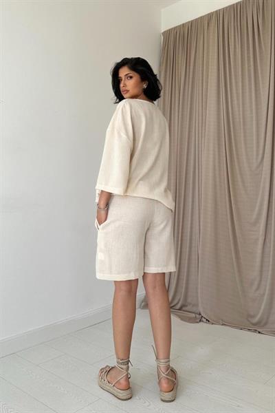 Bej Şort Ve Üst Takım