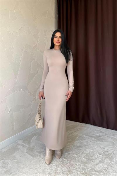 Bej Vücudu Saran Uzun Elbise