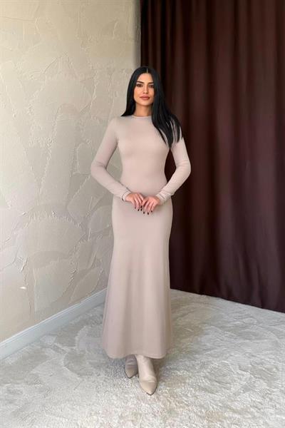 Bej Vücudu Saran Uzun Elbise